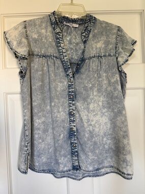 Jane + Delancey Washed Light Blue Button-Front Women’s Top